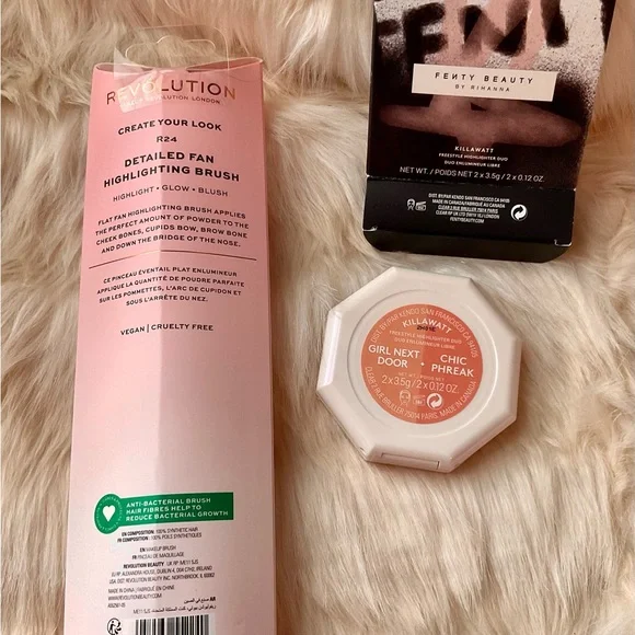 FENTY BEAUTY HIGHLIGHTER - Picture 8 of 9